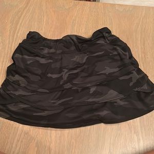 athleta gurl camo skort size 7/small